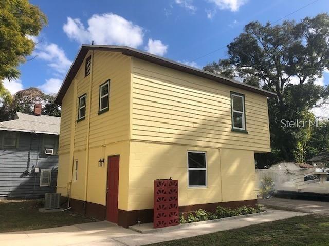 Property Photo: 2220 1/2 5th Avenue N FL 33713