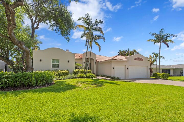 Property Photo:  3265 Maple Street NE  FL 33704 