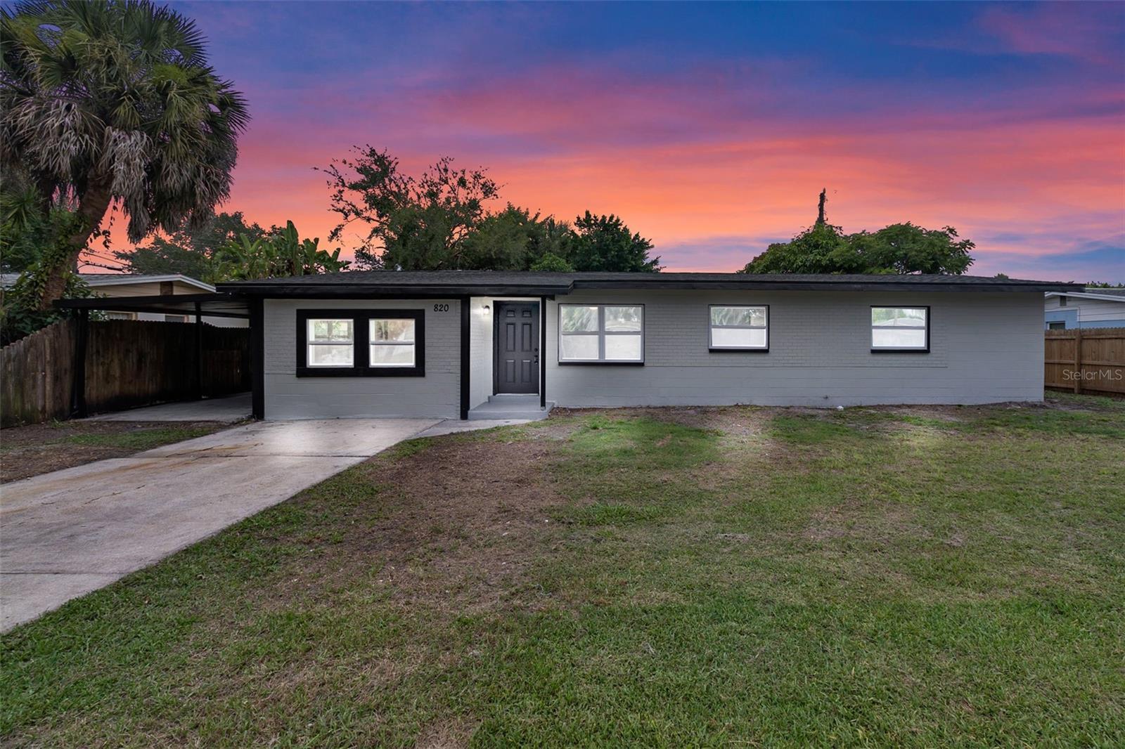Property Photo:  820 Hampton Way  FL 32953 