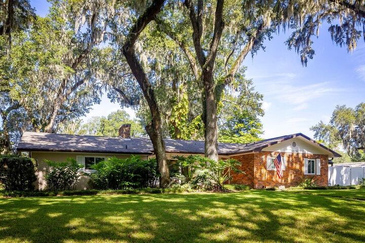 Property Photo:  1004 Gregory Drive  FL 32751 