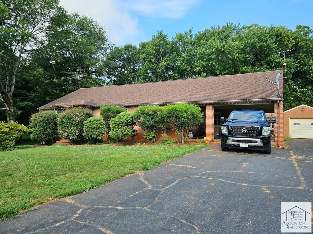 Property Photo: 133 Pine View Street VA 24133