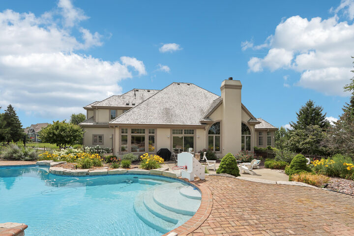 Property Photo:  1012 N Bluespruce Cir  WI 53029 