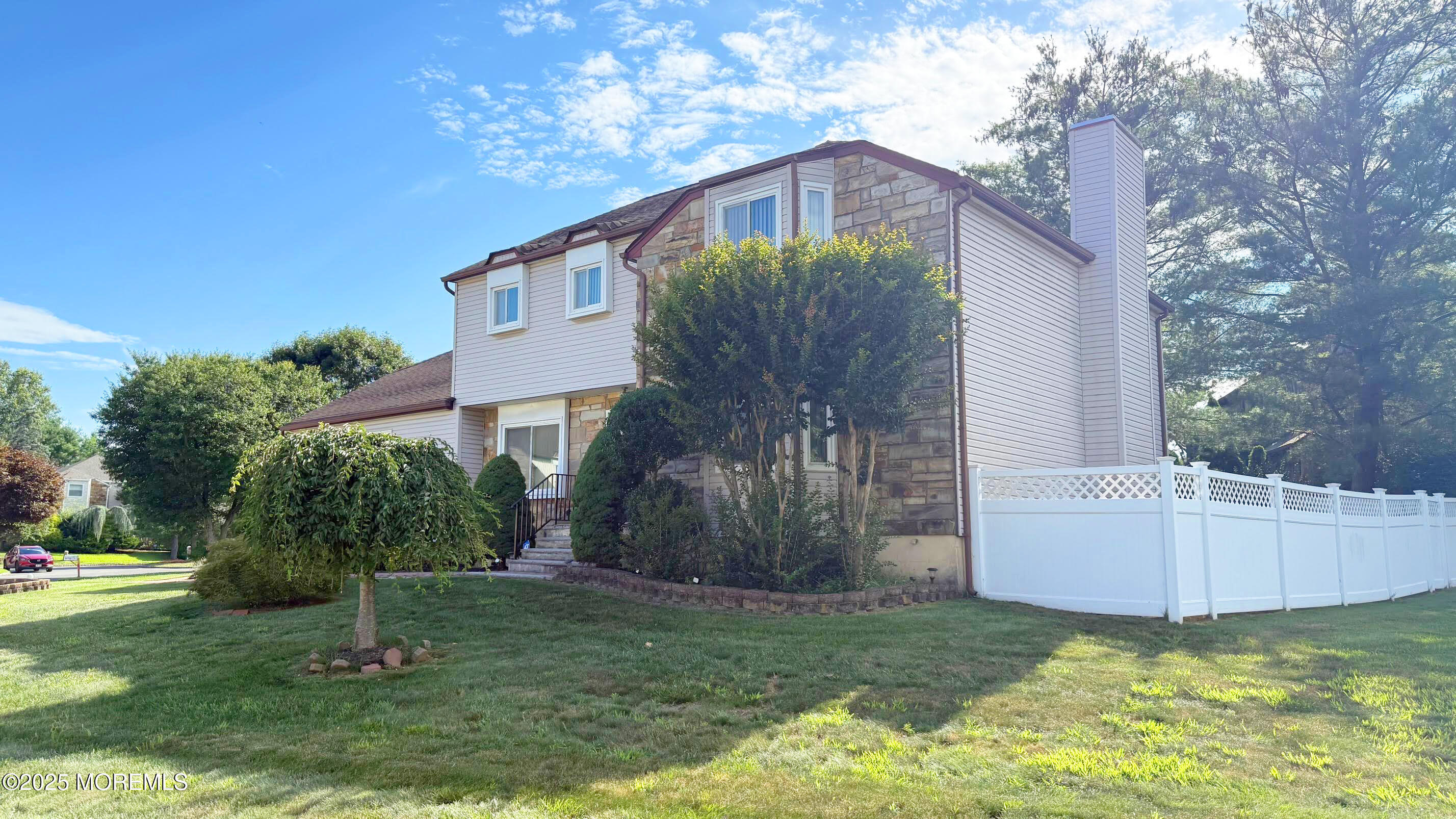 Property Photo:  7 Mariposa Place  NJ 08857 