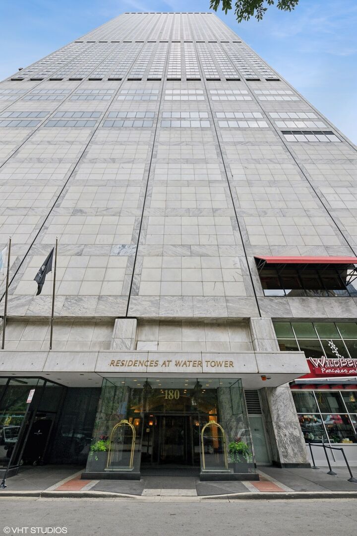 Property Photo:  180 E Pearson Street 5201  IL 60611