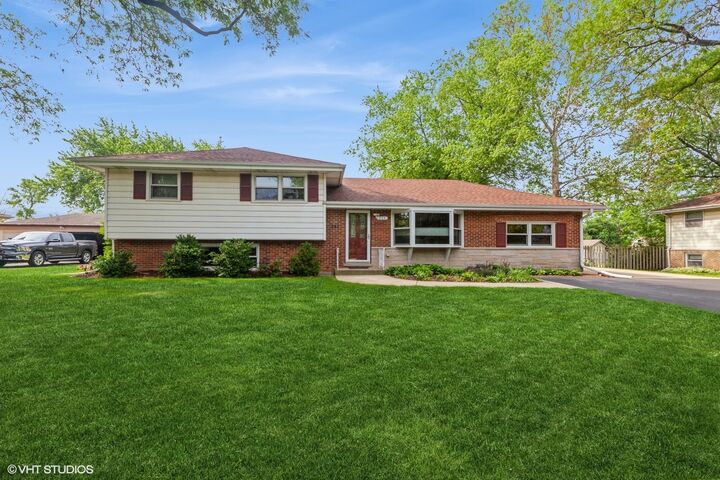 25W251 Highview Drive  Naperville IL 60563 photo