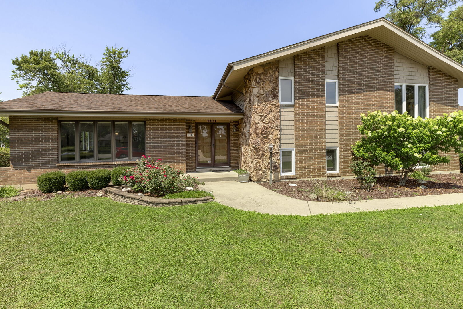 Property Photo: 7317 Sunrise Avenue IL 60561