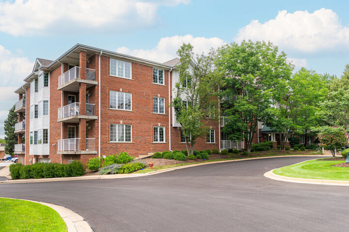 Property Photo:  541 N Hough Street 102  IL 60010 