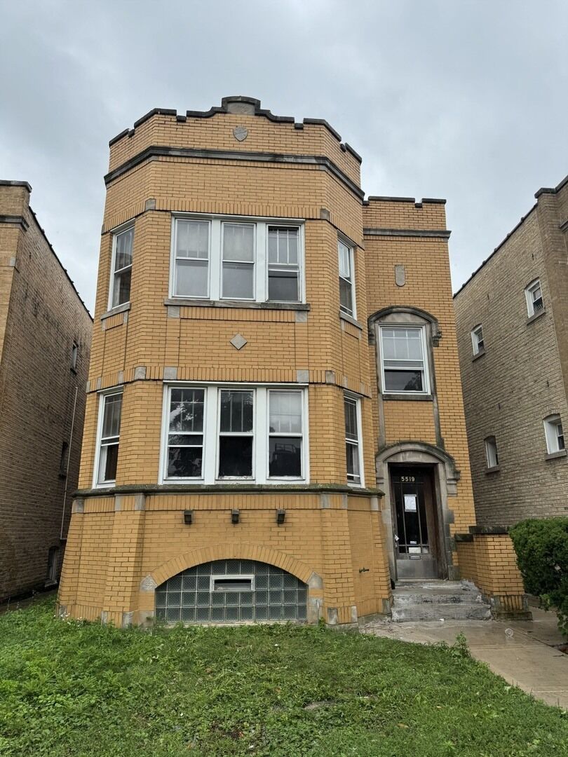 Property Photo:  5519 W Dakin Avenue  IL 60641 