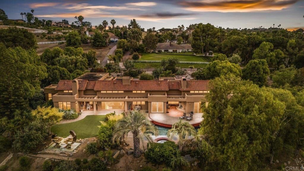 Property Photo:  30663 Via Maria Elena  CA 92003 