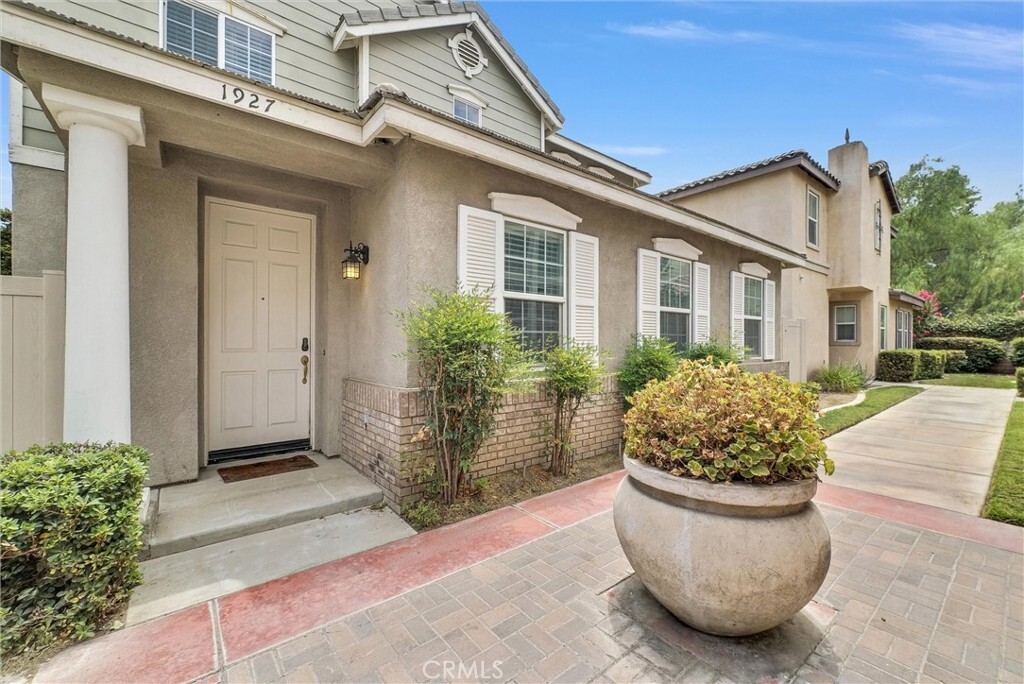 Property Photo: 1927 Kenton CA 92501