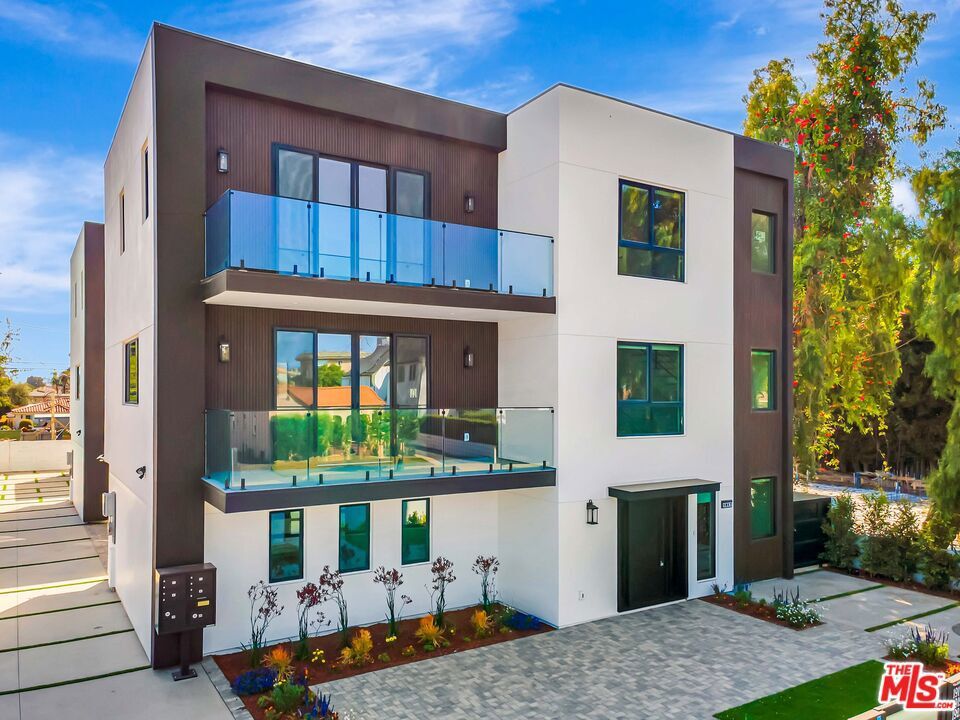 Property Photo: 1921 Federal Avenue 1917 CA 90025