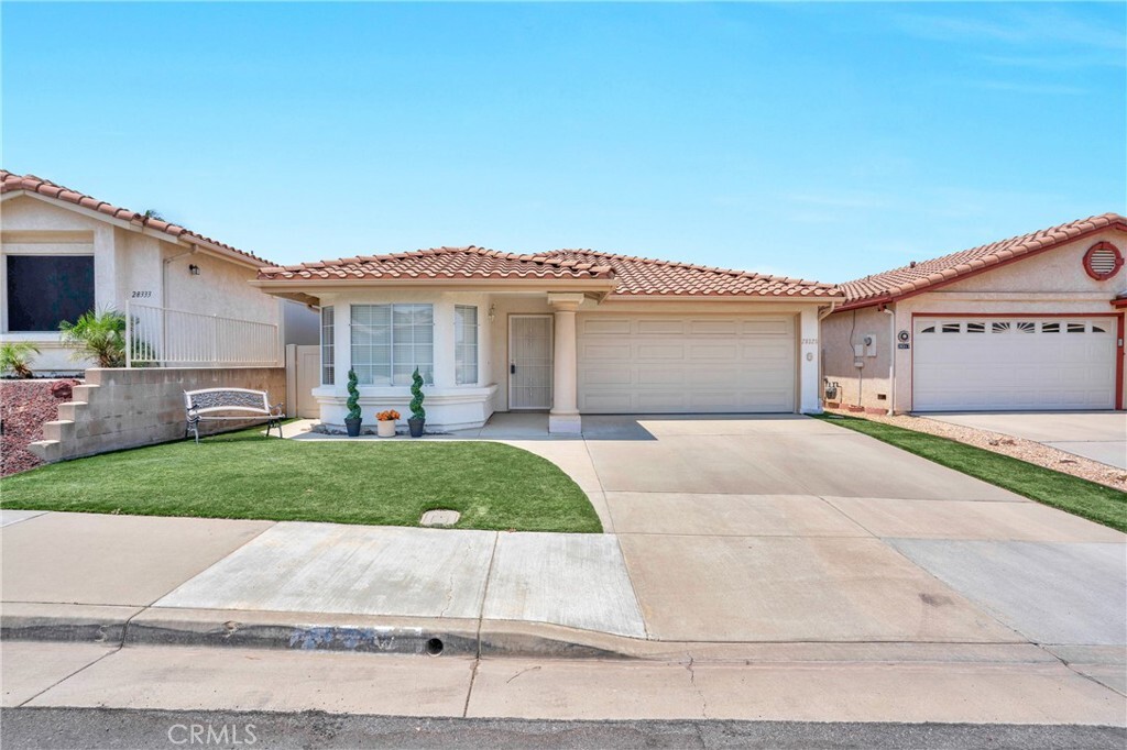28325 Calle Lustrosos  Menifee CA 92585 photo