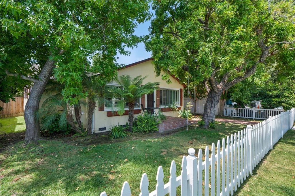 Property Photo:  275 Flower Street  CA 92627 