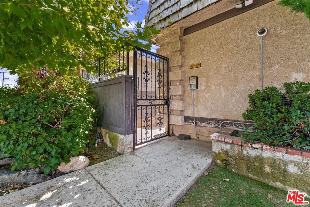 558 Evergreen Street 18  Inglewood CA 90302 photo