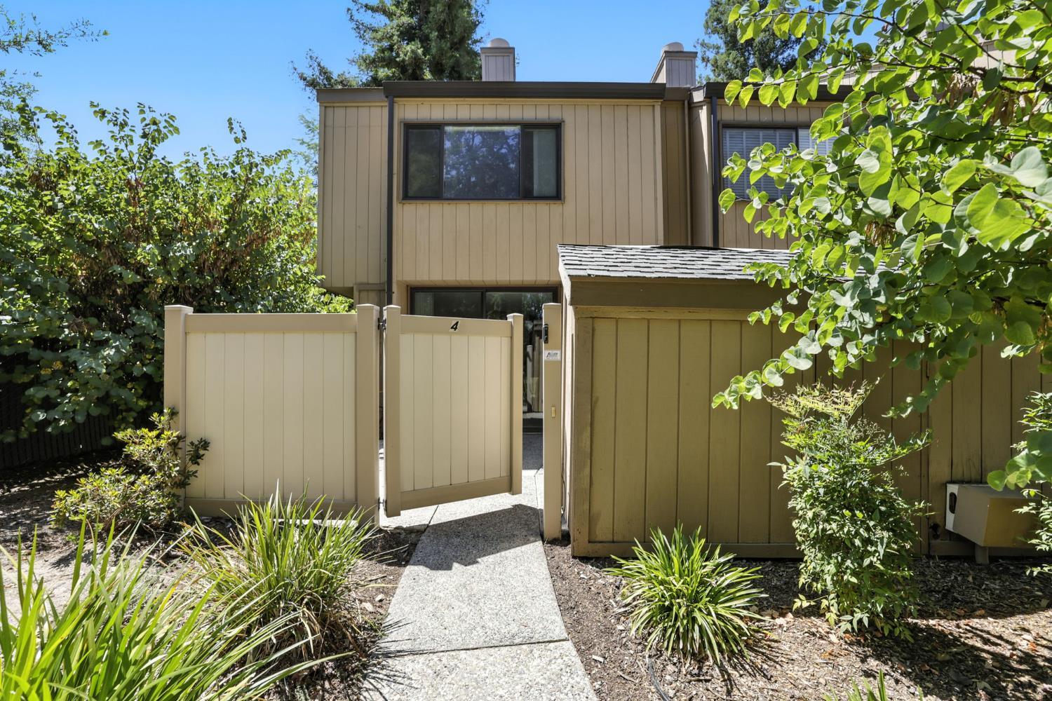 Property Photo:  536 Woodside Oaks 4  CA 95825 