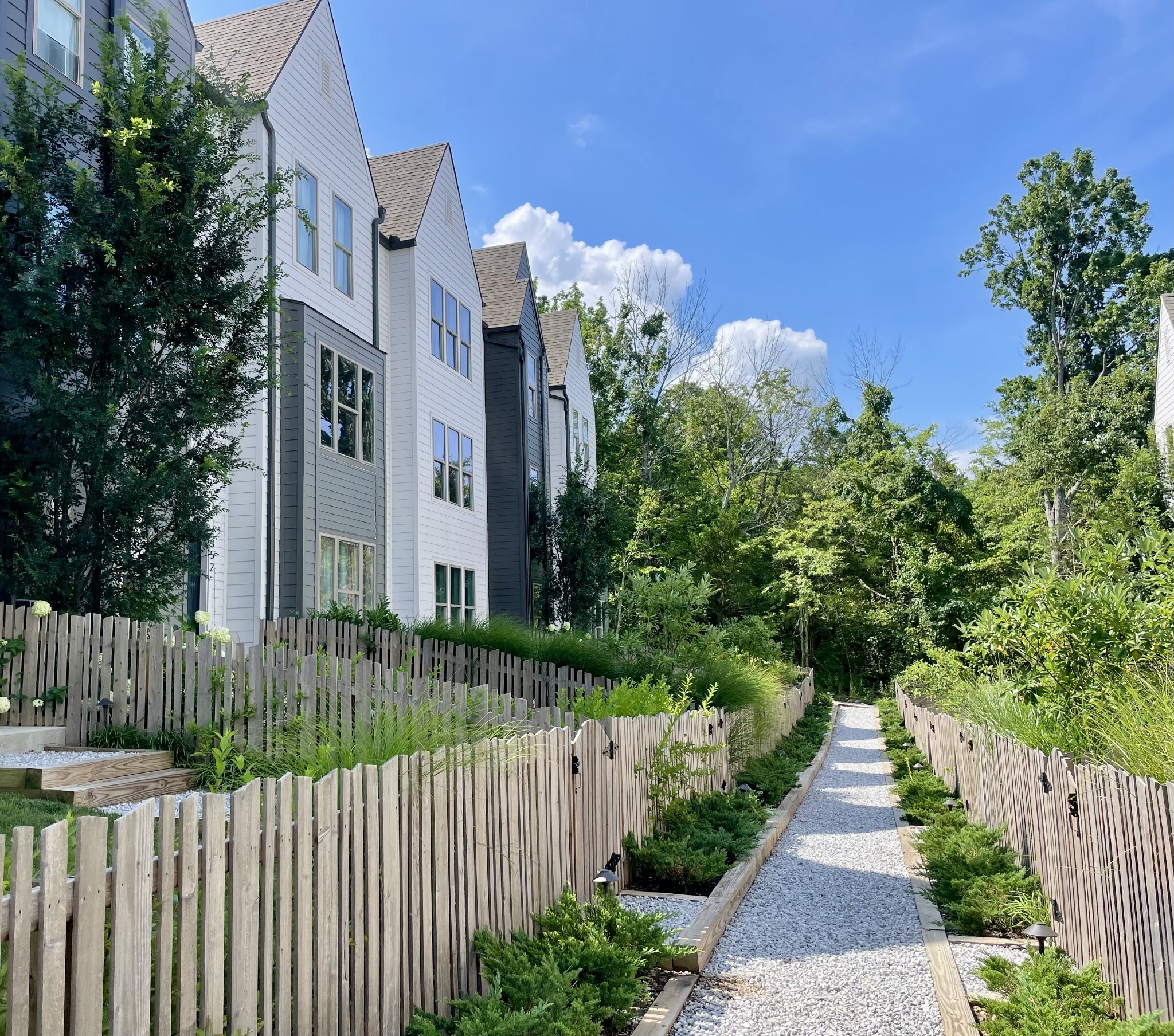 Property Photo: 348 E Village Ln TN 37216
