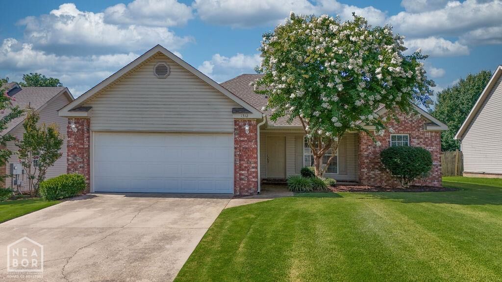 Property Photo: 1312 Hemingway Circle AR 72405
