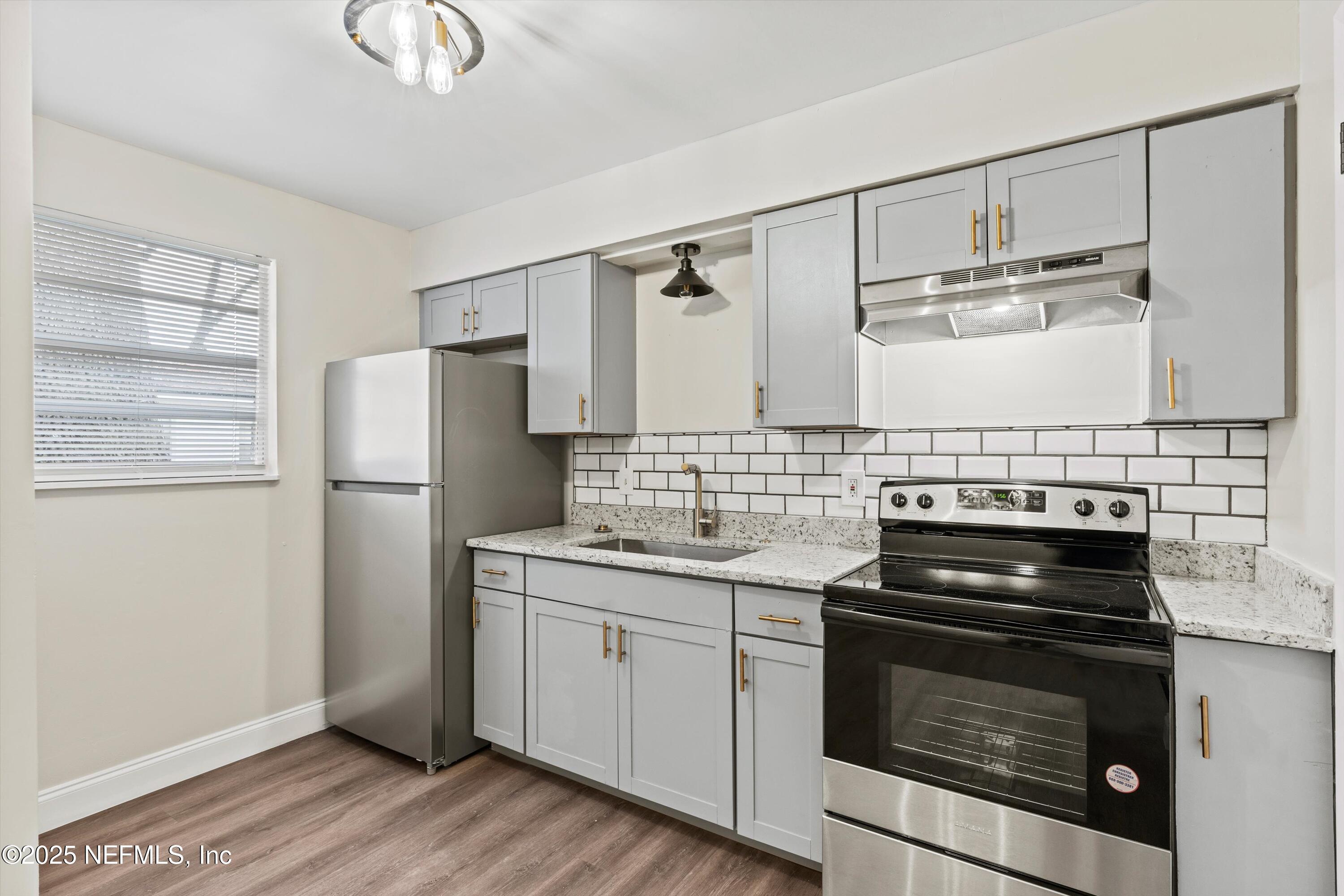 Property Photo: 3329 Mayflower Street 3333 FL 32205