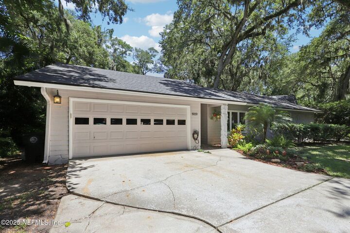Property Photo: 1909 Selva Marina Drive FL 32233