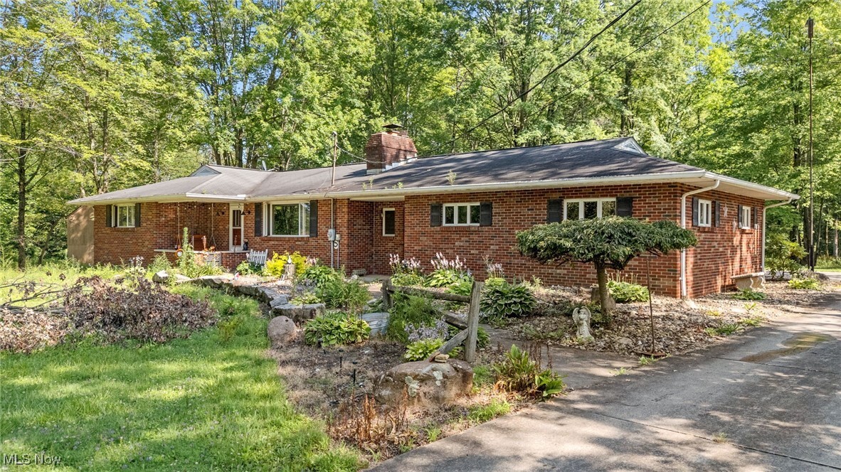 Property Photo: 3996 Irishtown Southworth Road OH 44417