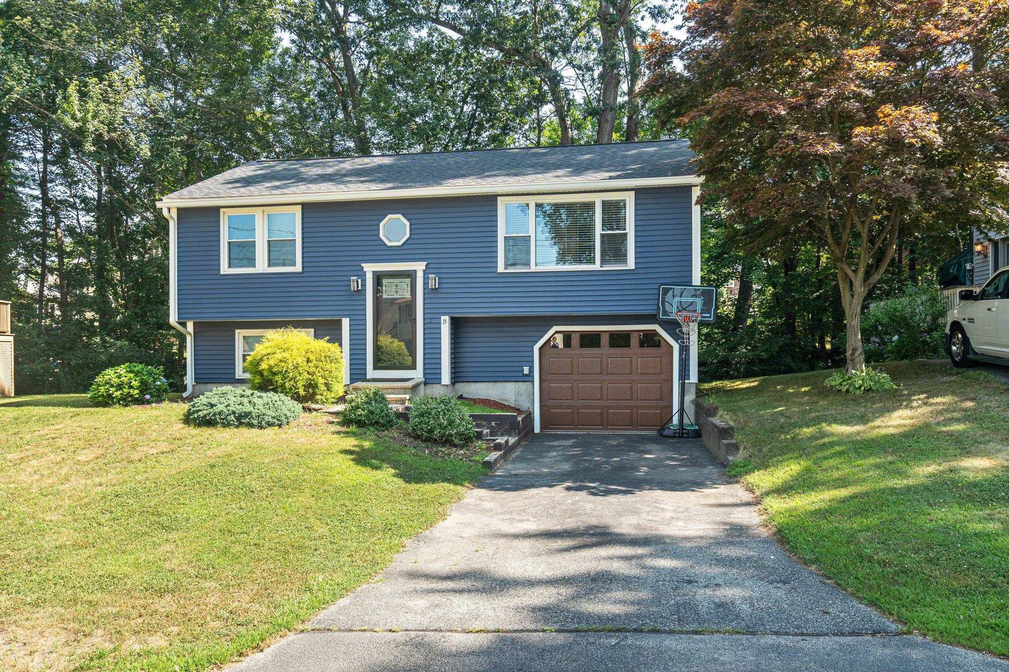 Property Photo: 15 Killian Drive NH 03062
