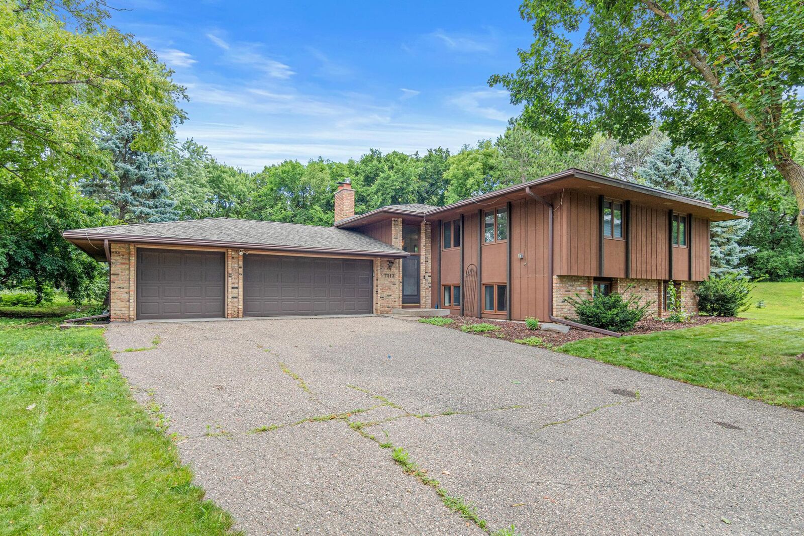 Property Photo:  3413 Red Oak Circle N  MN 55337 