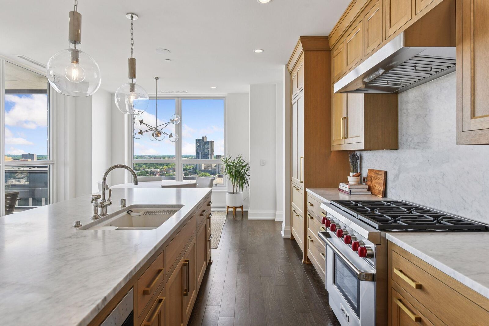 Property Photo:  1111 W River Parkway 18D  MN 55415 