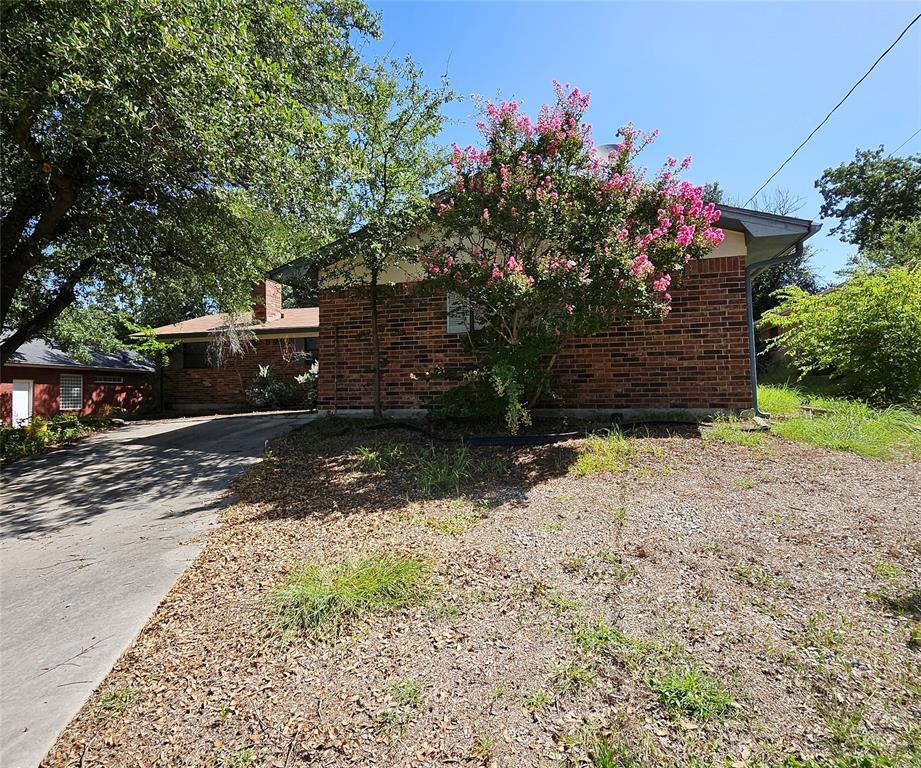 Property Photo:  416 Half Moon Way  TX 76426 