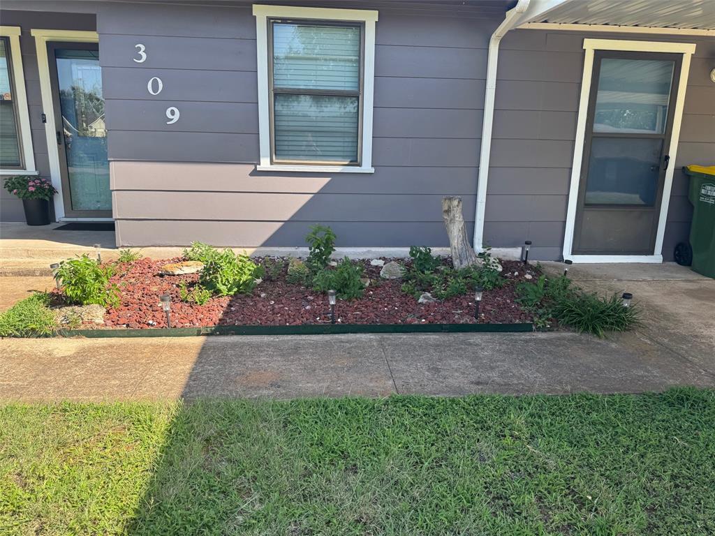 Property Photo: 309 Timberline Drive TX 76048