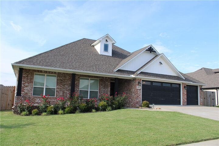 Property Photo:  1904 Shelby Street  AR 72751 