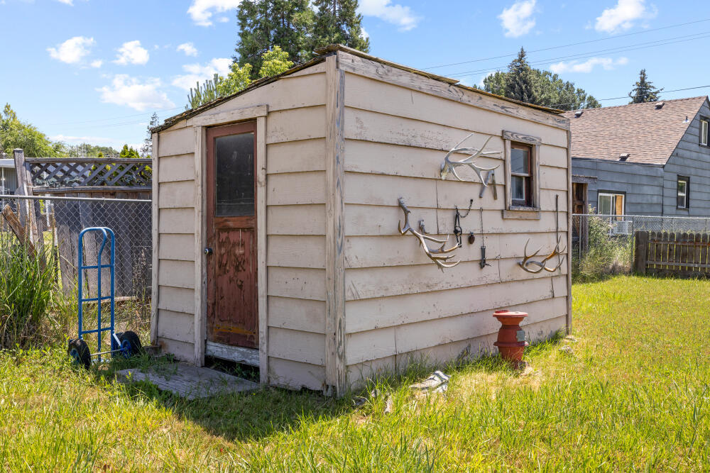 Property Photo: 1647 Hope Street OR 97603
