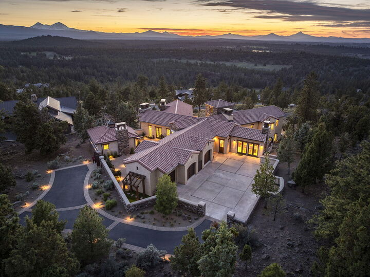 Property Photo:  1843 NW Wild Rye Circle  OR 97703 