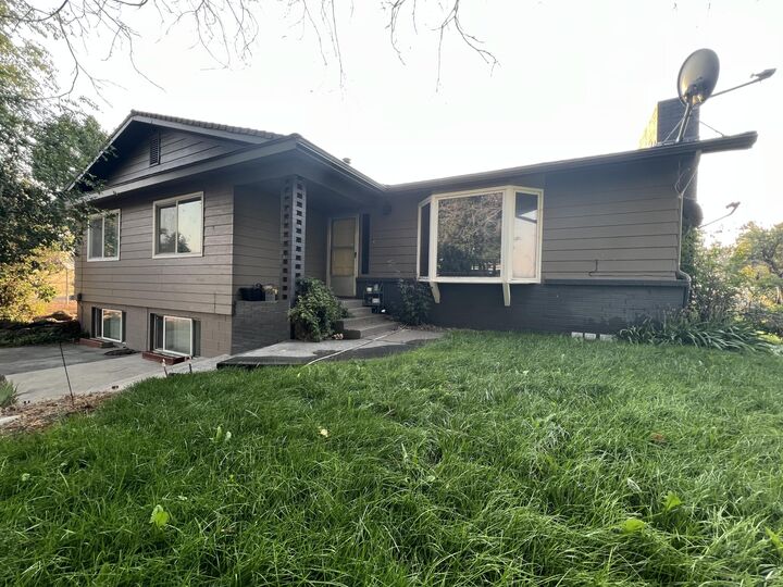 Property Photo: 23131 N Poe Valley Road OR 97603