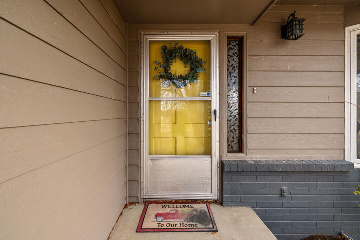 Property Photo:  23131 N Poe Valley Road  OR 97603 