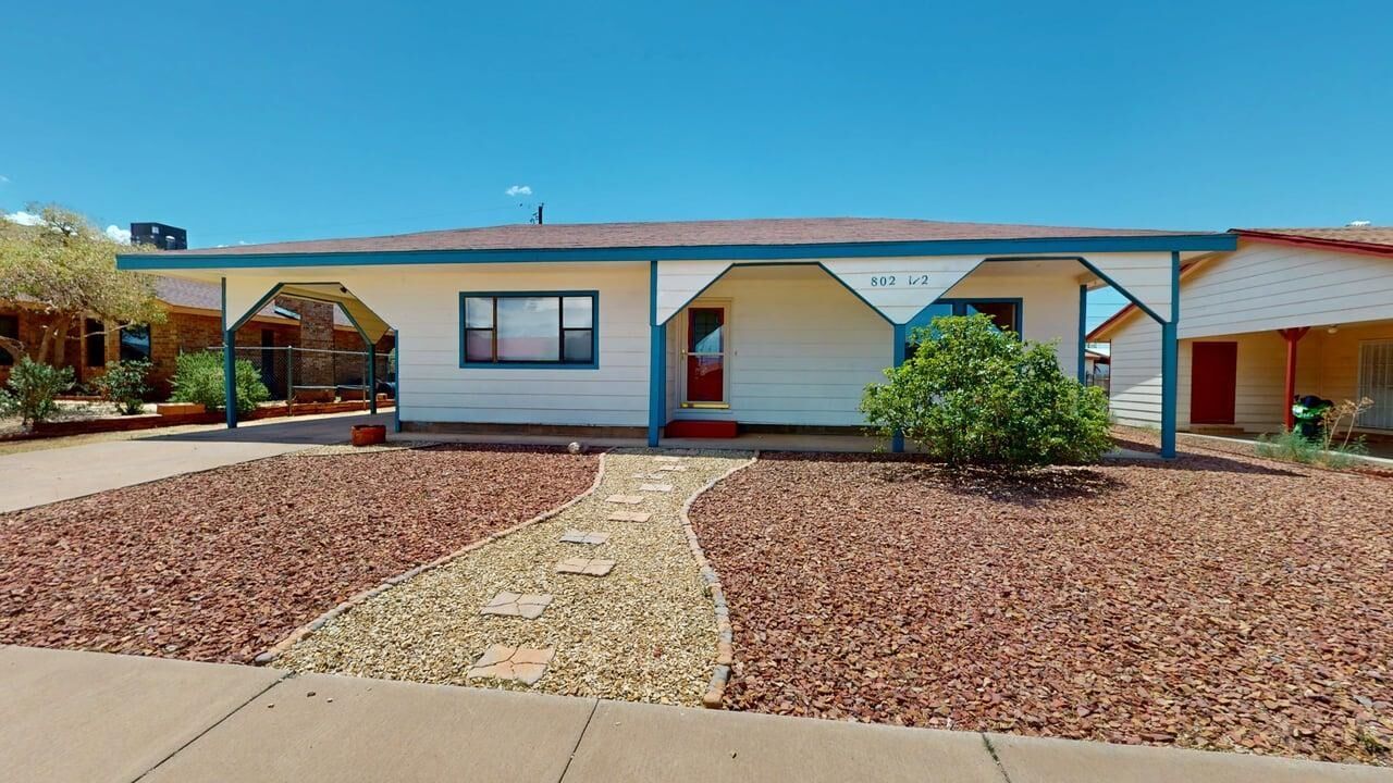 Property Photo:  802 1/2 Larkspur Ct  NM 88310-0000 
