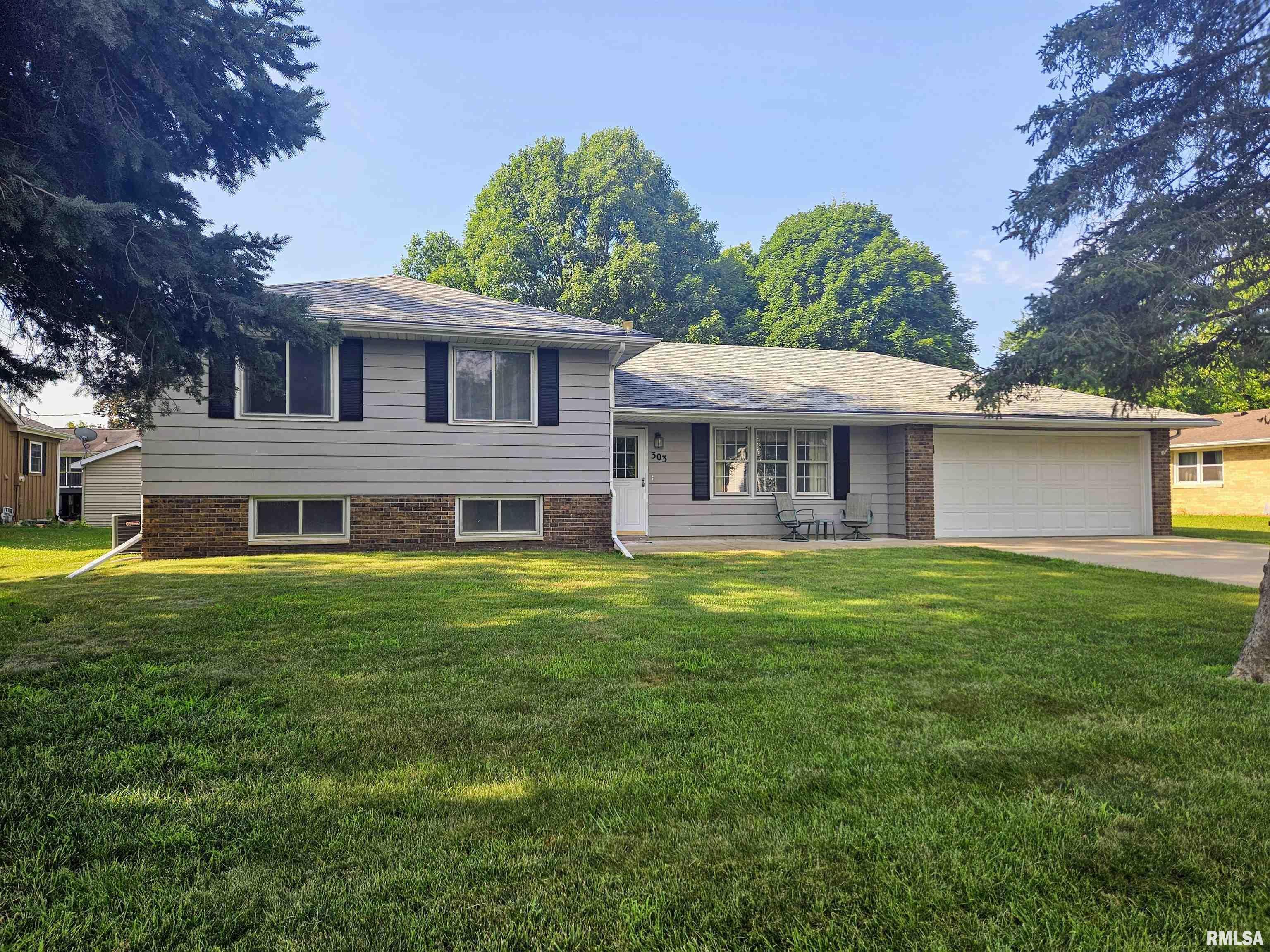 Property Photo: 303 E Park Street IL 61533
