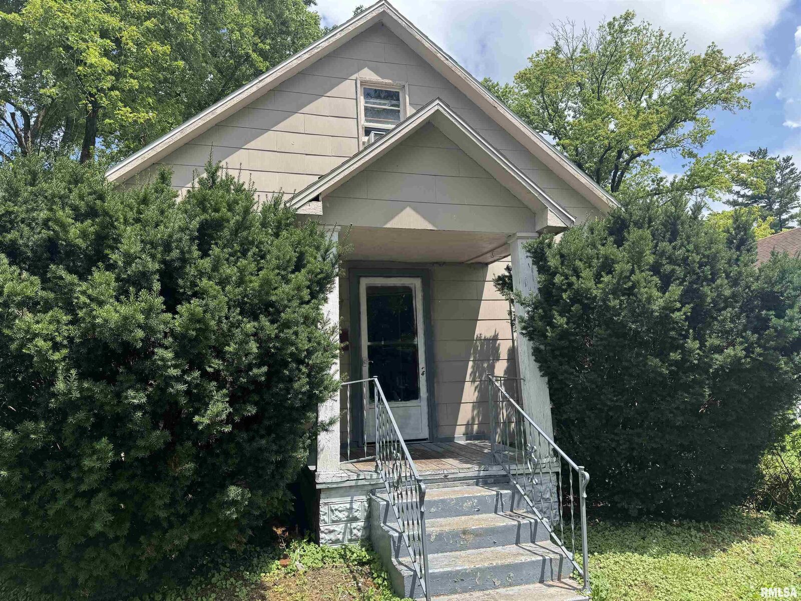 Property Photo:  1317 S Cherry Street  IL 62801 