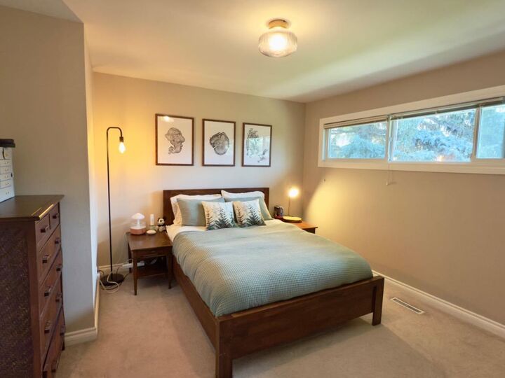 Photo de la propriété:  552 Regal Park NE  AB T2E 0S6 