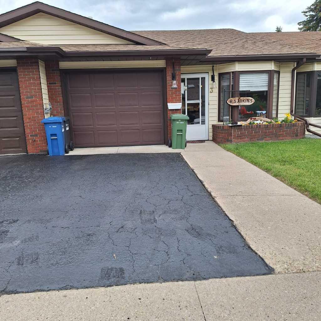 Property Photo: 4240 46A Avenuecrescent 3 AB T4N 6T8