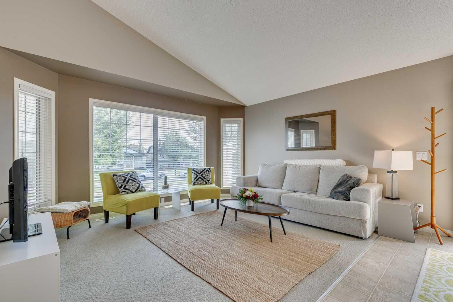 Property Photo:  303 Cimarron Boulevard  AB T1S 2H2 