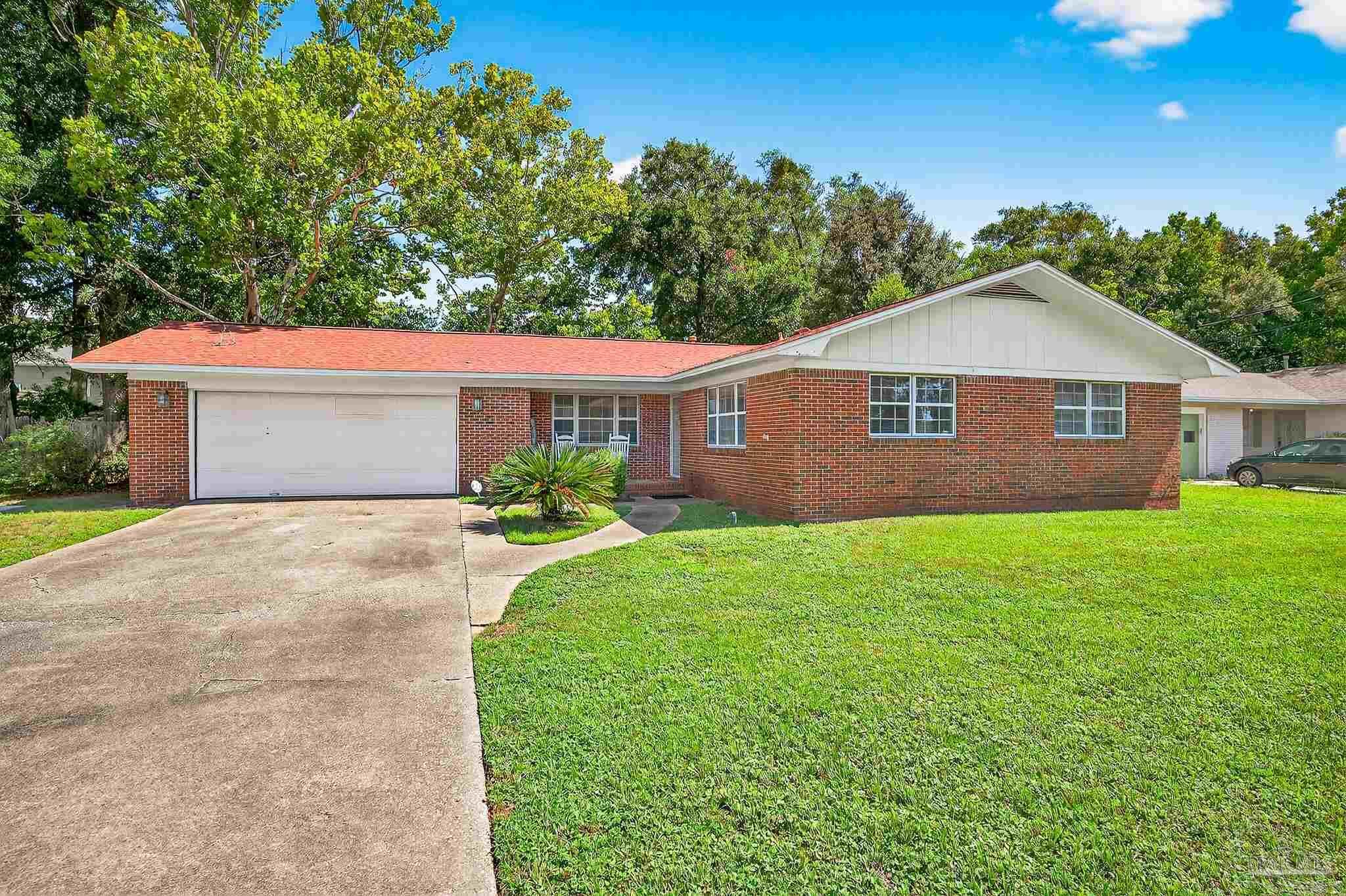 Property Photo: 4220 La Borde Ln FL 32514