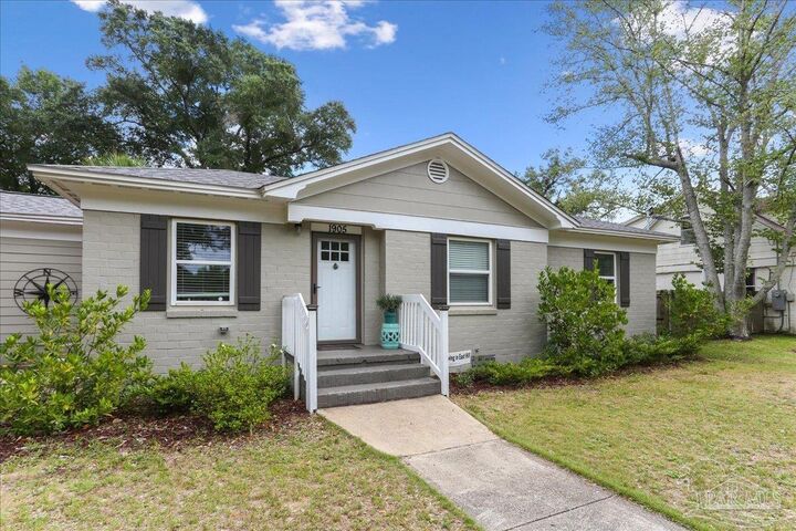 Property Photo:  1905 E Scott St  FL 32503 