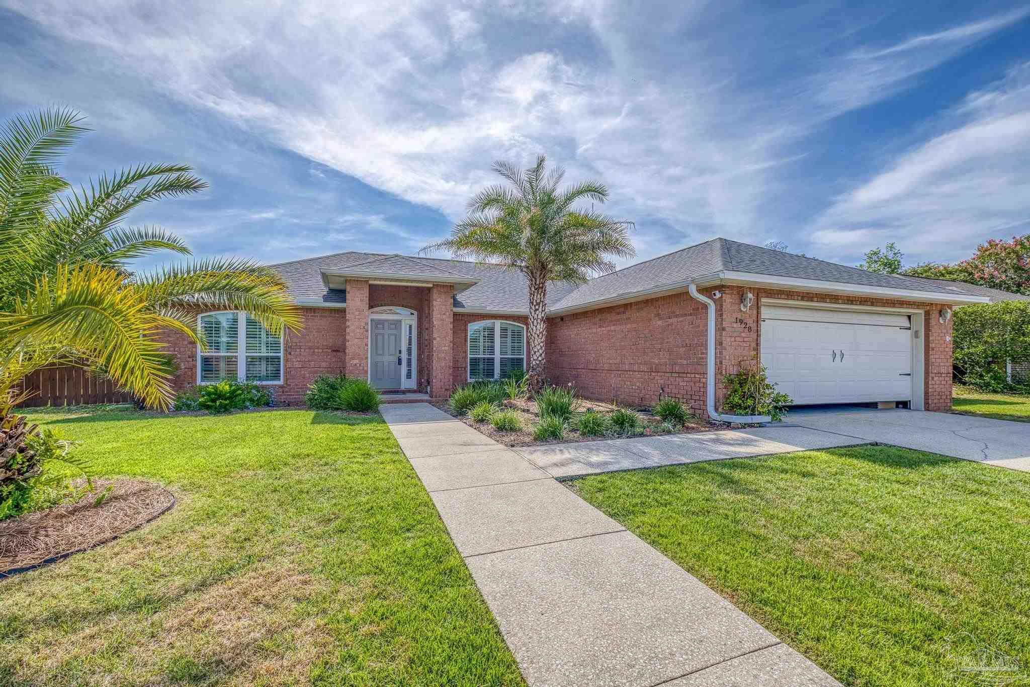 Property Photo: 1928 Elodie Ln FL 32563
