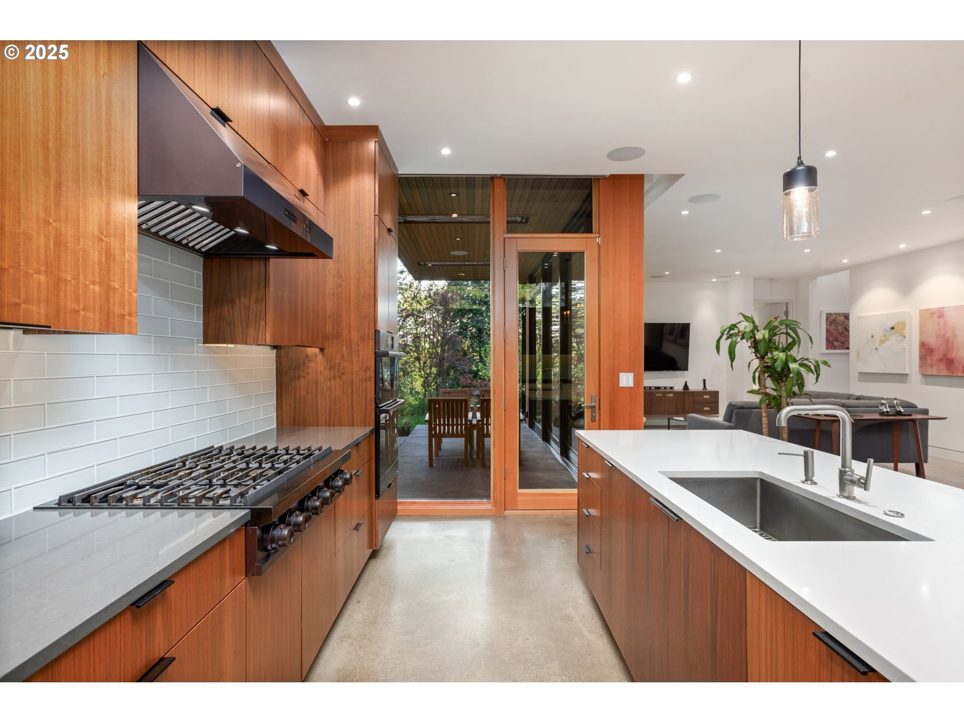 Property Photo: 4311 SW 36th Pl OR 97221