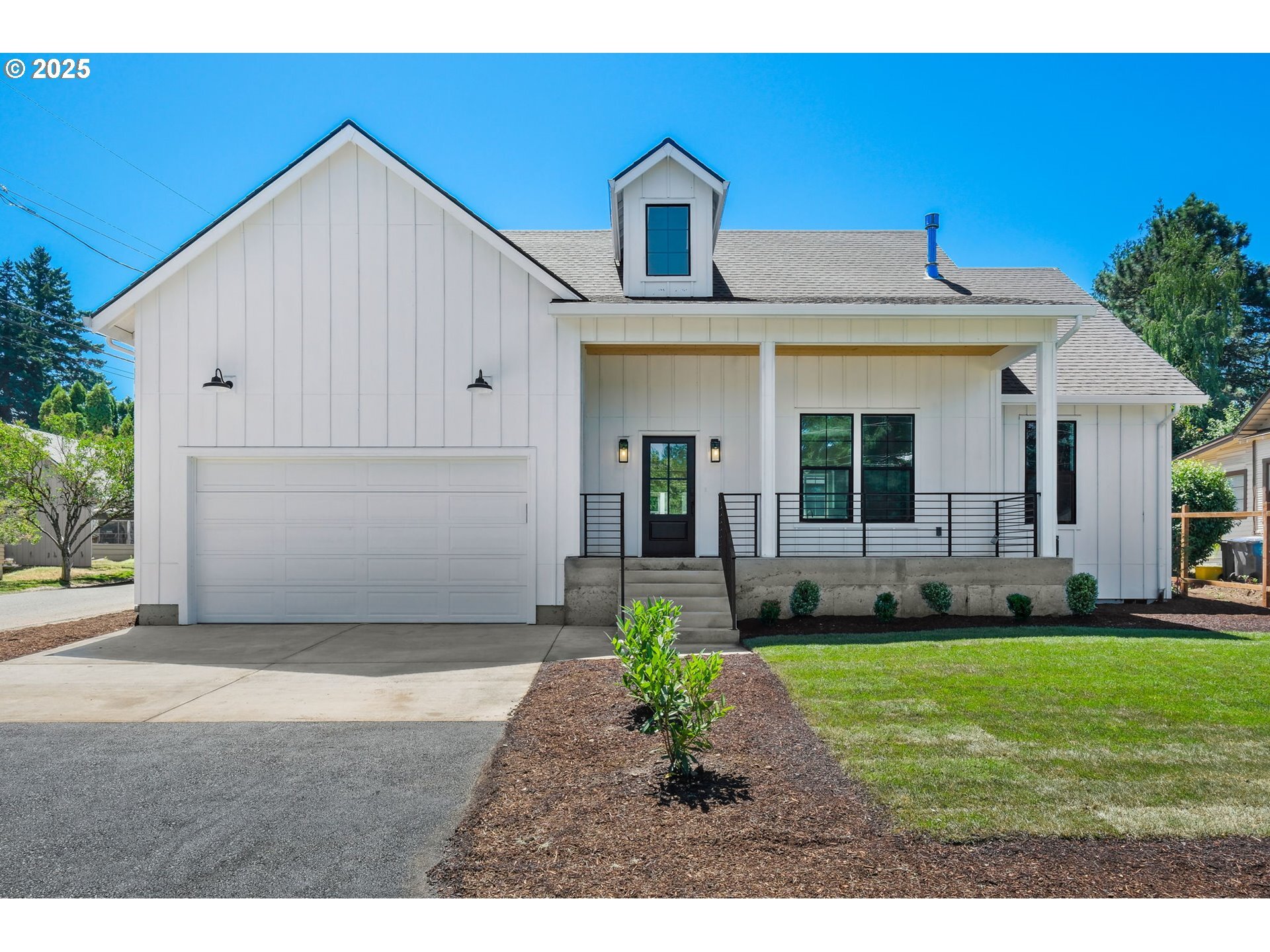 Property Photo: 10236 NE Beech St OR 97220