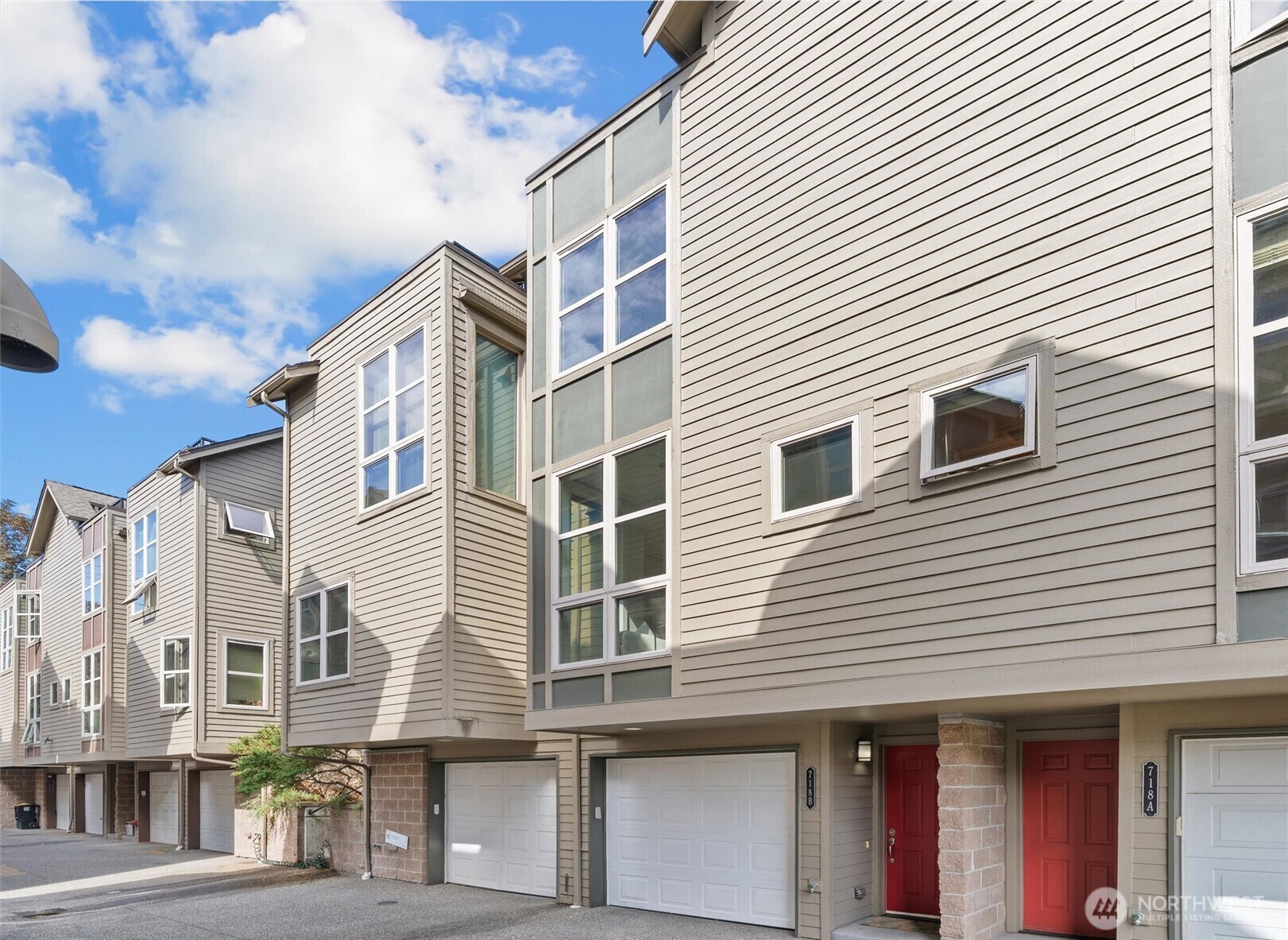 Property Photo:  718  Nob Hill Avenue N B  WA 98109 
