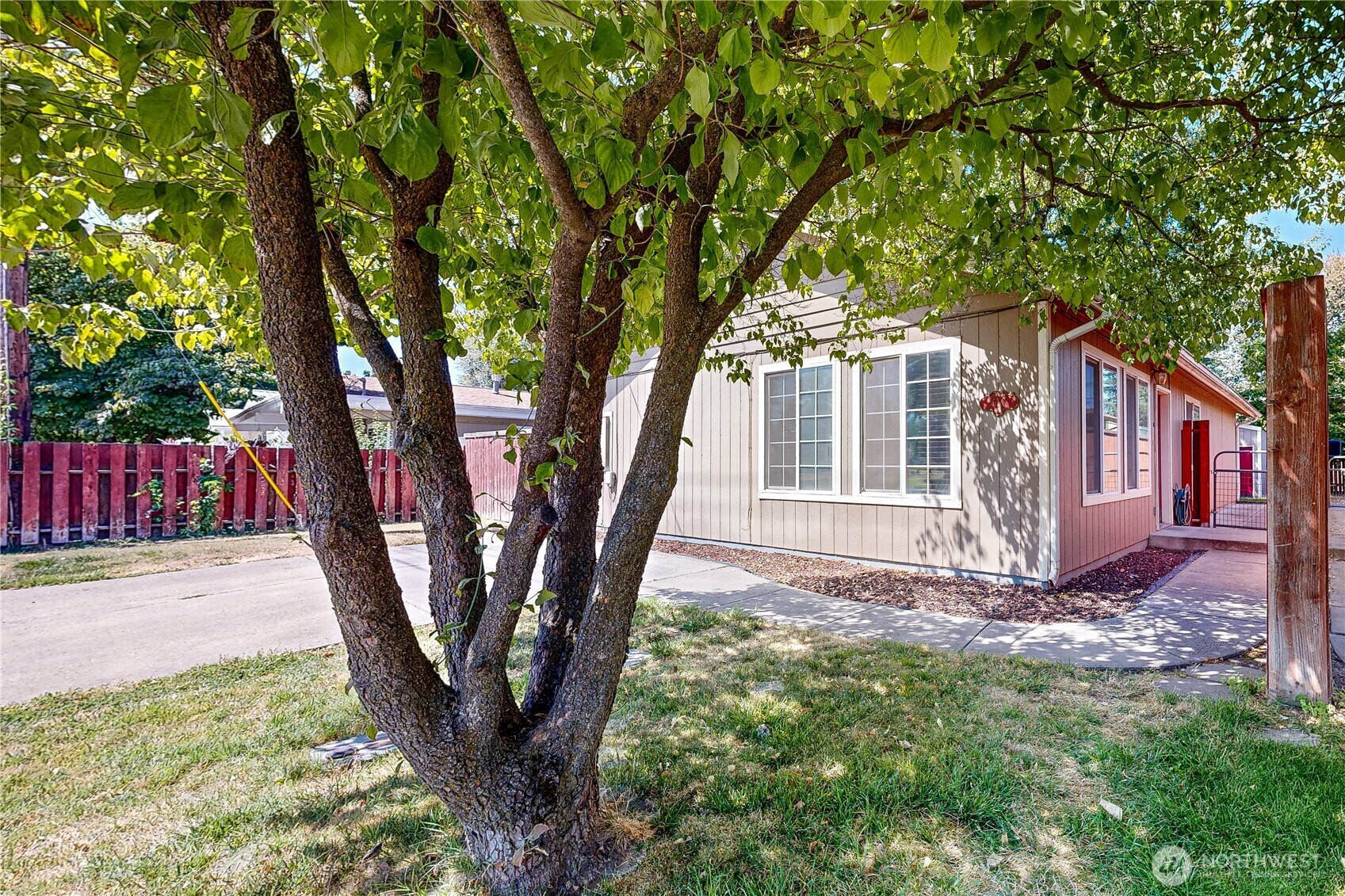 Property Photo: 514 School Avenue WA 99362