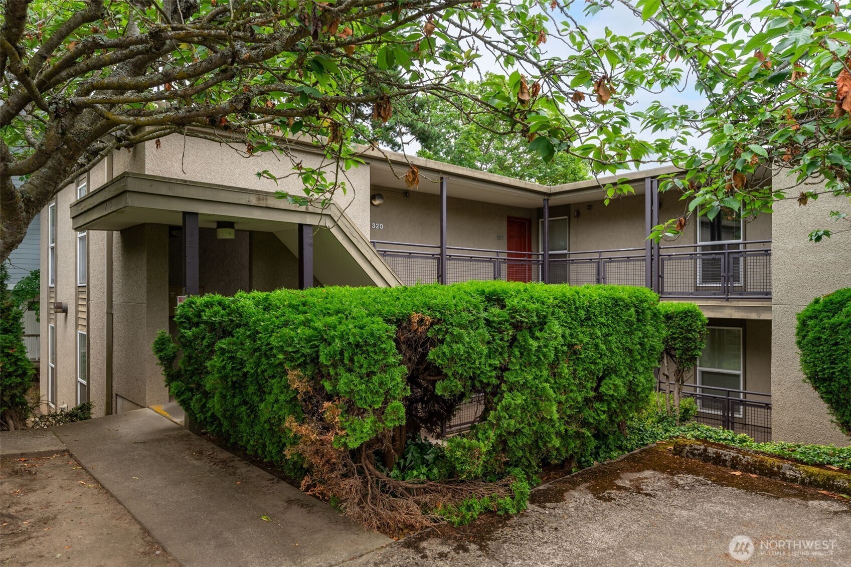 Property Photo: 608 W Emerson Street WA 98119