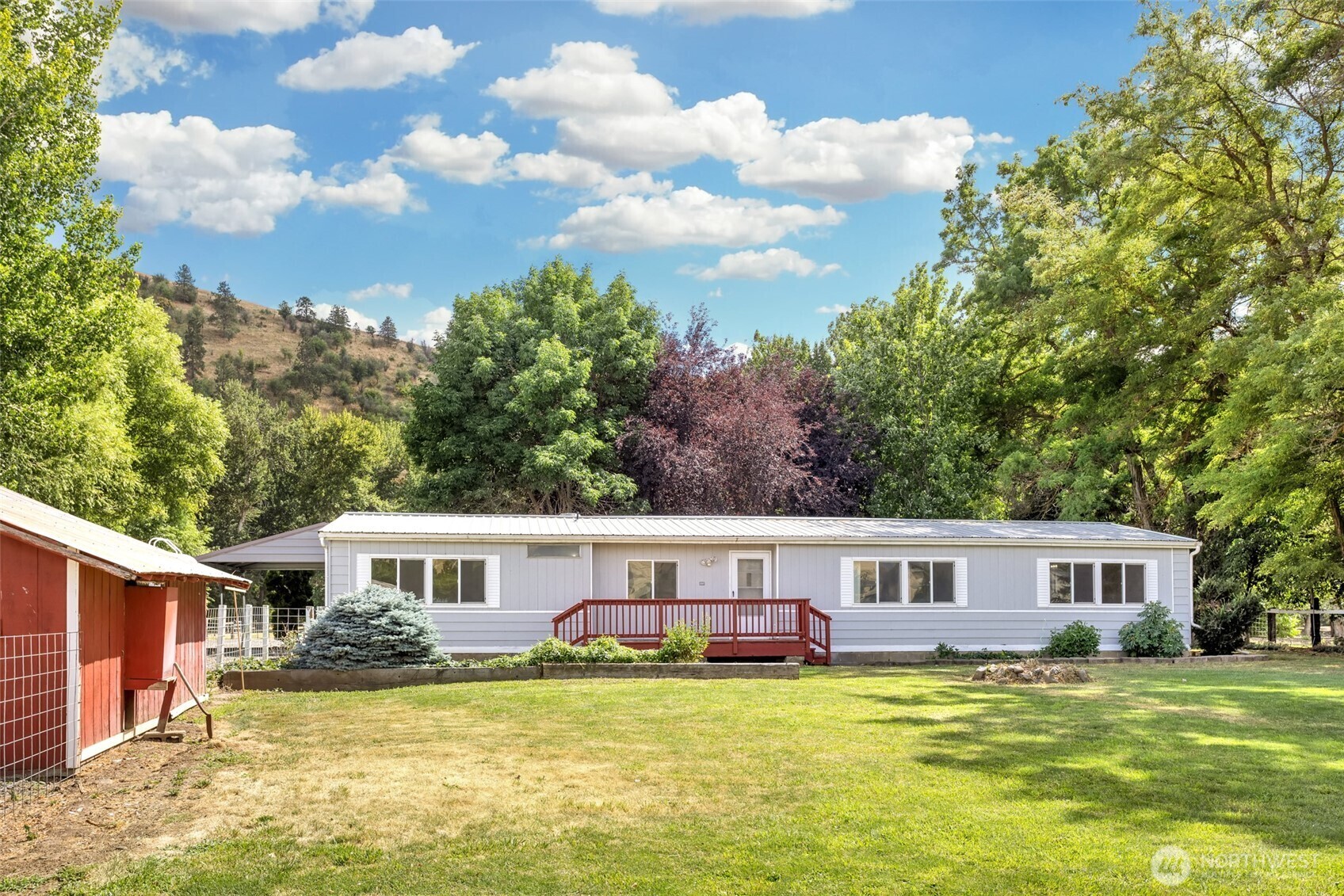 Property Photo: 21018 E Highway 12 WA 99361