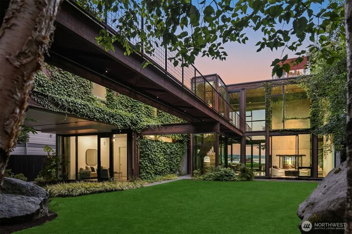 Property Photo:  8320  Avalon Drive  WA 98040 